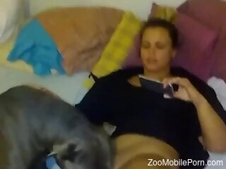 Home alone slut films herself trying sex with her dog